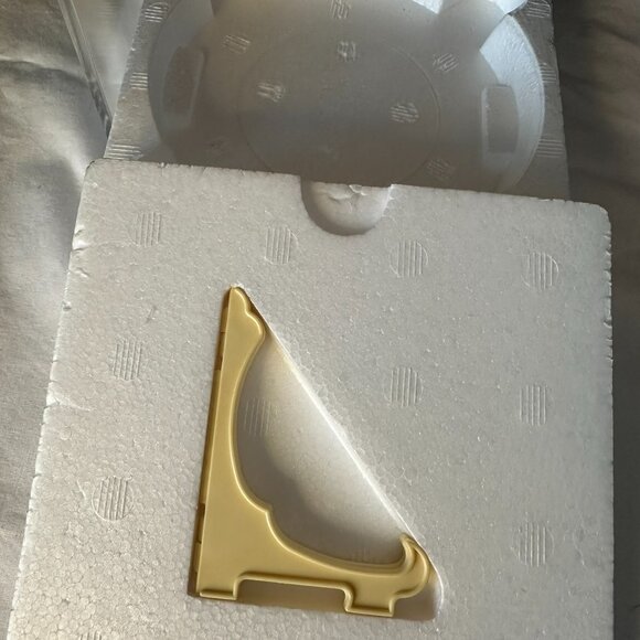 VINTAGE AVON MOTHER'S DAY PLATE – 1984 "LOVE COMES IN ALL SIZES" Collectible - Picture 7 of 7